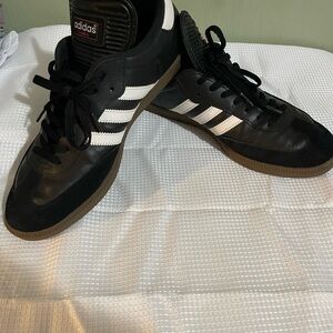 SAMBA Adidas Men's Black and White Classic Sneakers